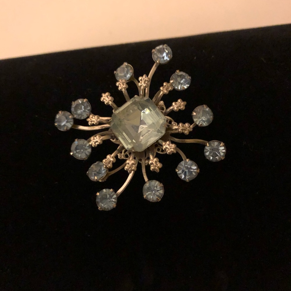 Pin Brooch - Picture 2 of 2
